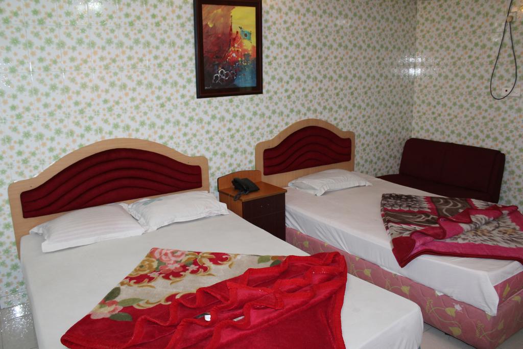 Economy Triple Room