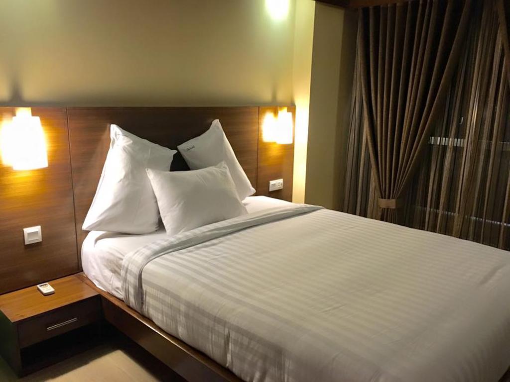 Deluxe Premier Suite