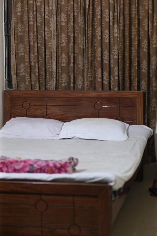 Deluxe Single Room A/C