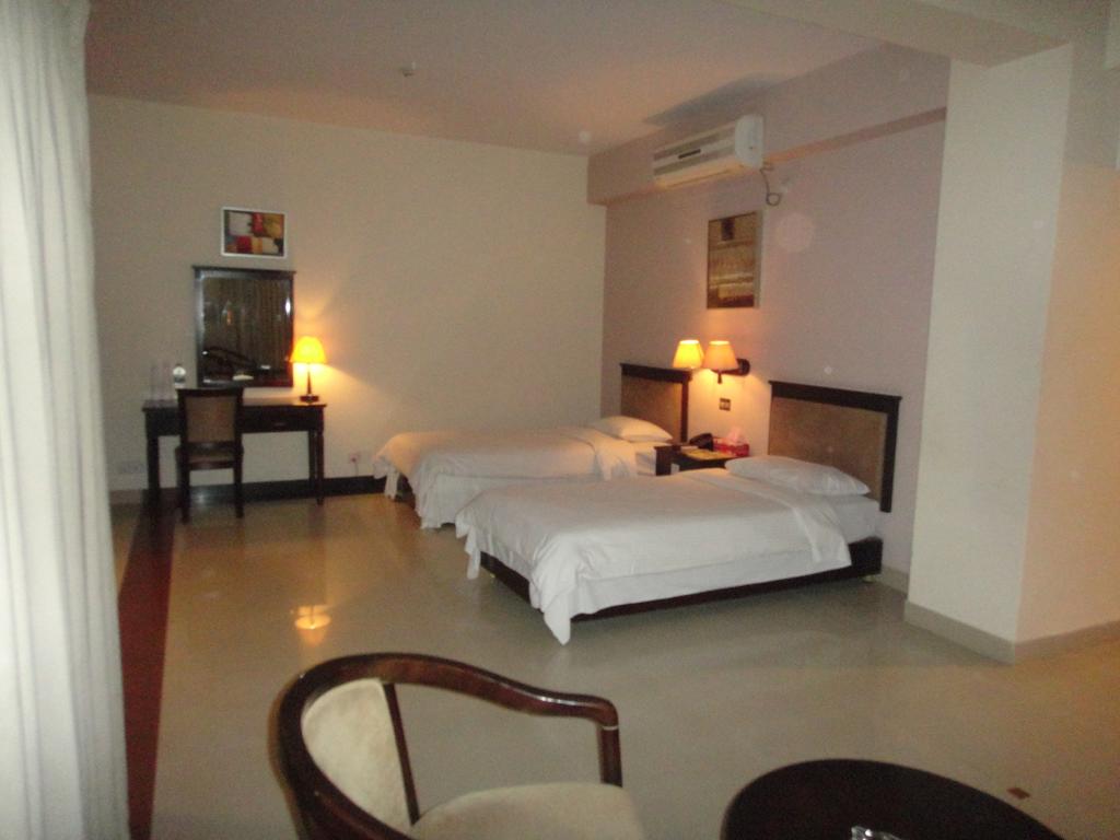 Deluxe Queen Suite