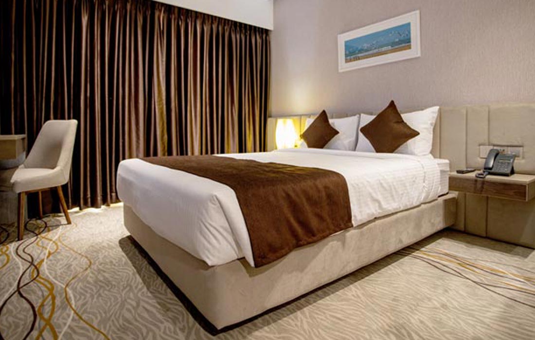 Premier Queen Room