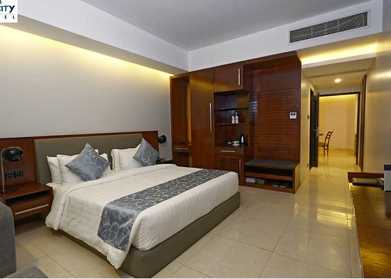 Family/Connecting Suite