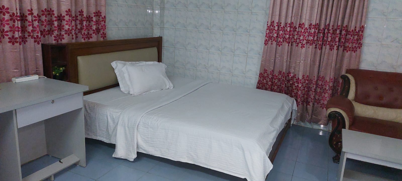 Connecting Room