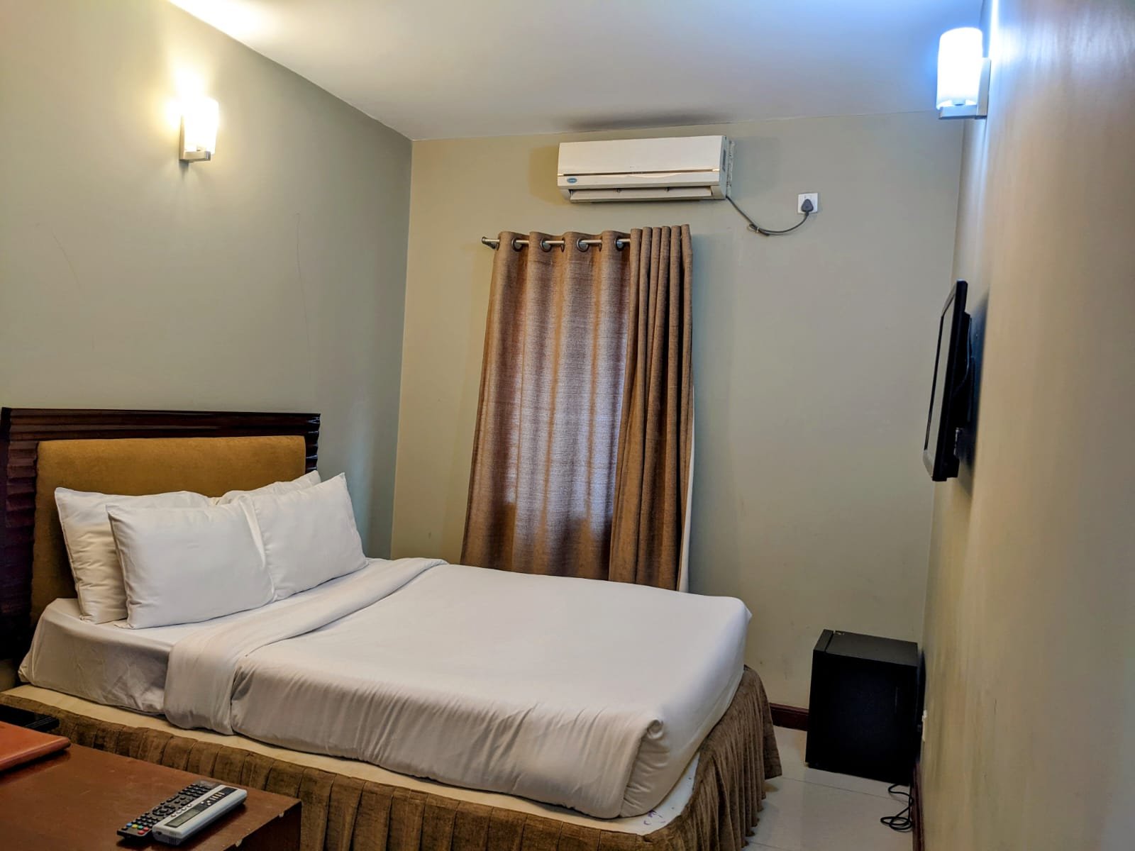 Deluxe Queen Room