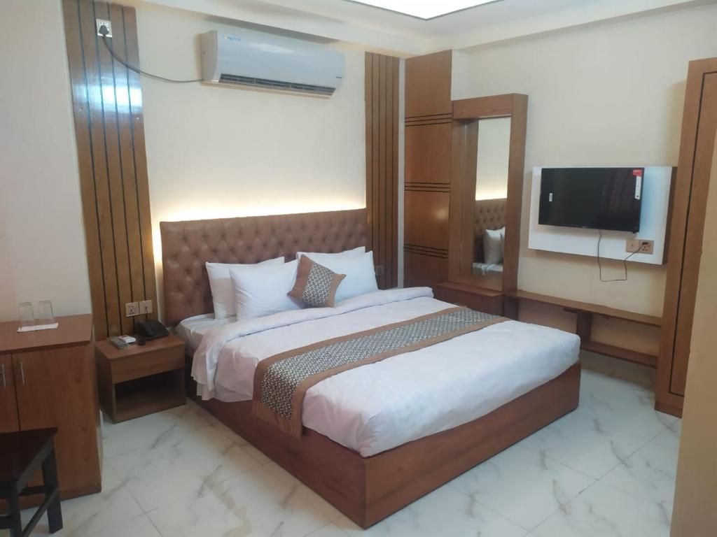 Hotel Blue Moon
